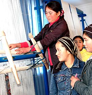 ��ʲ�DŮ�ֹ���̺��(zh��ng)�¸�