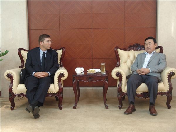 ���ն����L(zh��ng)��(hu��)Ҋ˹����˹��˾CEO JOSUEһ��