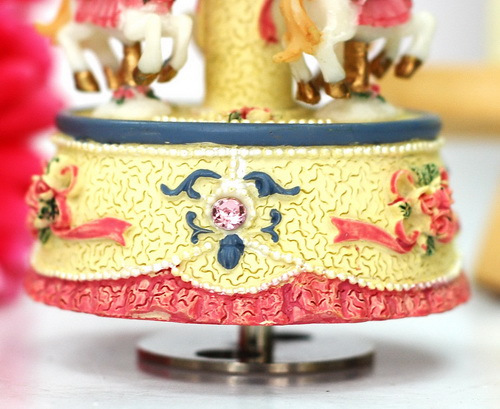 �W�����۵ĉ�(m��ng)�����D(zhu��n)ľ�R������