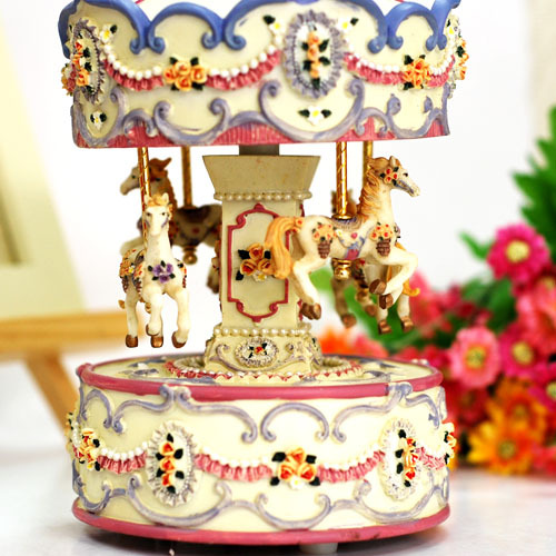 �W�����۵ĉ�(m��ng)�����D(zhu��n)ľ�R����(l��)��