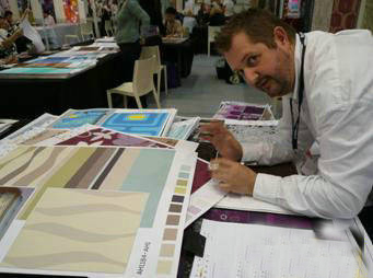 ����ɫ�ʴ��ϵ��{(di��o)ɫ��