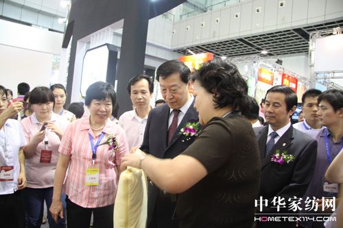 ɽˮ�z�I �Ԃ��y(t��ng)�a(ch��n)�I(y��)��(chu��ng)��