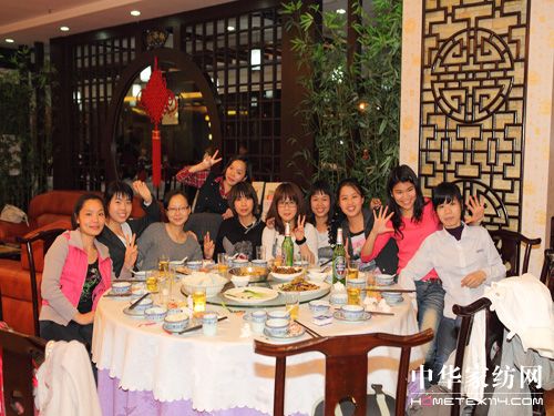 ����Ҿ�2010�ꃞ(y��u)��T���C��(ji��ng)���(hu��)�A�M�xĻ