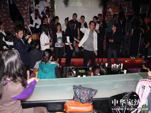 ����Ҿ�2010�ꃞ(y��u)��T���C��(ji��ng)���(hu��)�A�M�xĻ