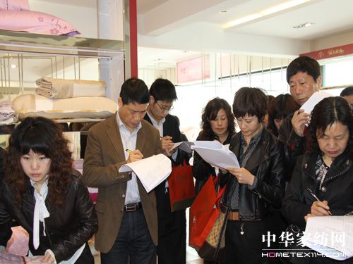 �Ϸ����2011�ﶬ��Ʒ�u(p��ng)����(hu��)���_