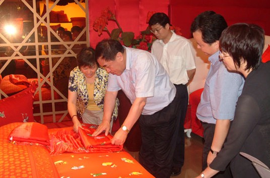 �����f(xi��)��(hu��)����(hu��)�L(zh��ng)����P�W�R�ûʼ��F(tu��n)ָ��(d��o)