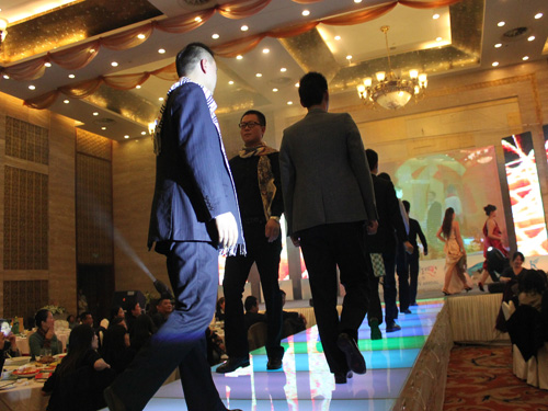 �Pʢ���{(l��n)�{(di��o)paisley��׌�����v�w