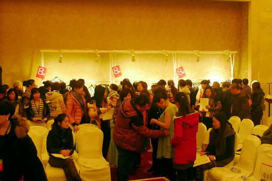 ���R��2012����Ů�b����ӆ؛��(hu��)�A�M�e��