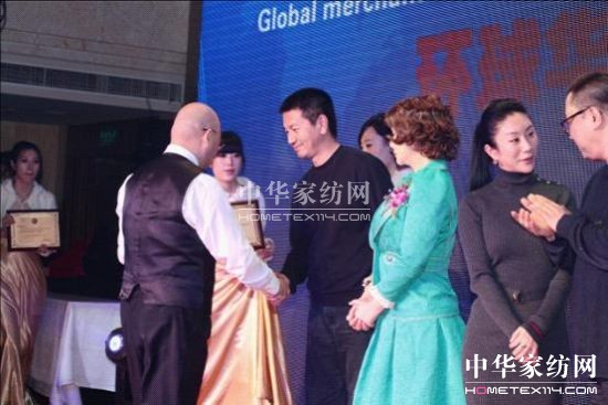 海云軒家紡代言人蔡明榮獲環(huán)球華商藝術(shù)獎