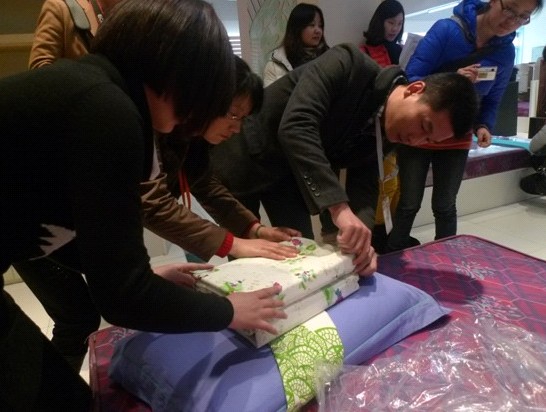 ���R��2012������Ʒ������Ӗ(x��n)��(hu��)��m(x��)�e��