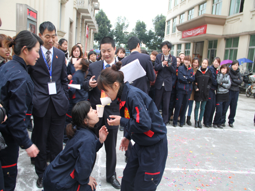 ʢ��F(tu��n)�e�kȤζ�\(y��n)��(d��ng)��(hu��)�c�������˹�(ji��)��