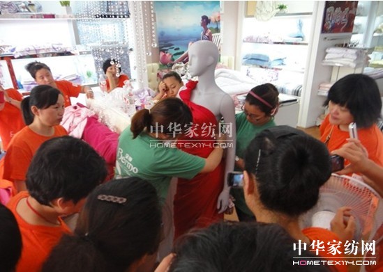 ���z�Ҽ��|���ÈF(tu��n)��Ӣ��Ӗ(x��n)���A�M��Ļ