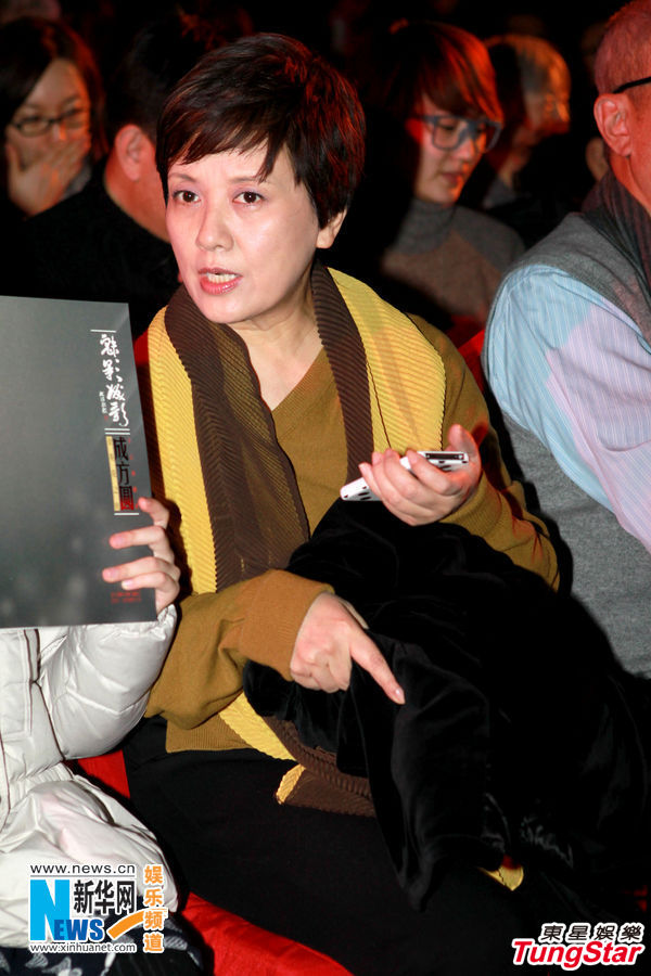 ��演y��Ů����(ch��ng)�ɷ��A��(g��)��