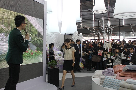 ����Ч��ϯ���Ҽ���չ���٬F(xi��n)�߳�