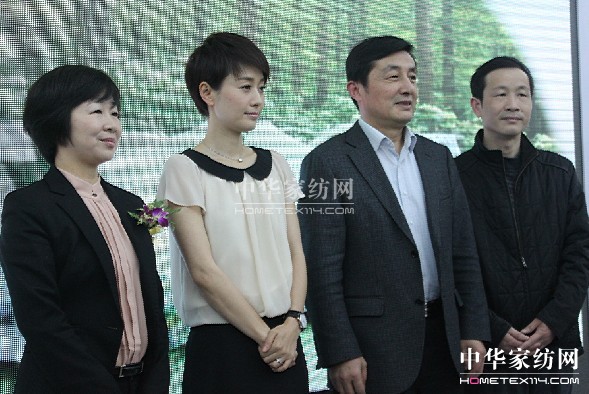 ����Ч��ϯ���Ҽ���չ���٬F(xi��n)�߳�