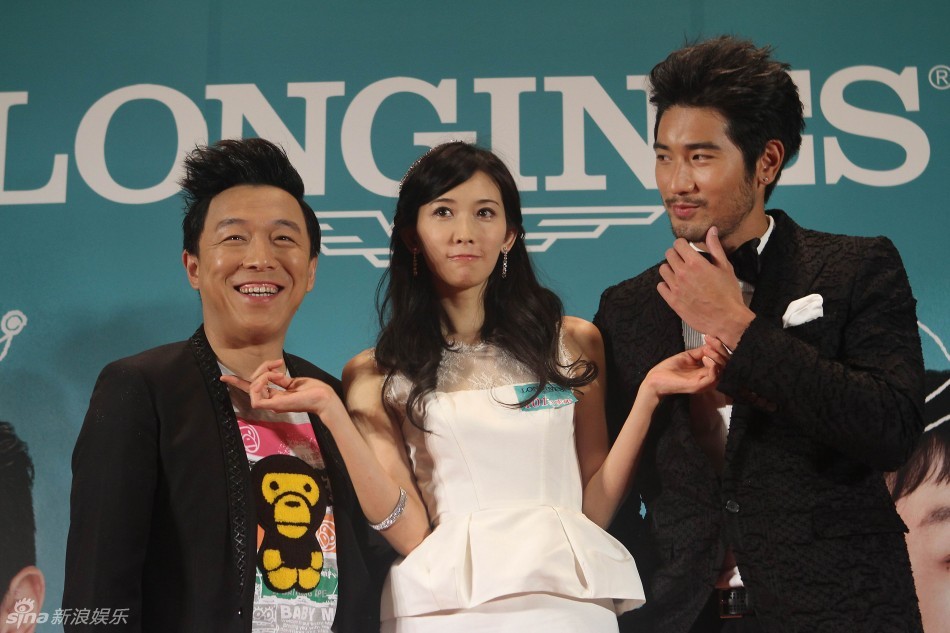 黃渤再上演下跪"求婚"林志玲