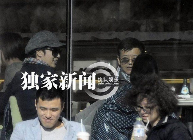 蔣雯麗攜兒女與好友喝下午茶