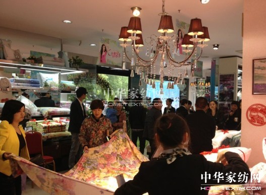 ���(y��ng)�Pʢ�Ҽ�Ʒ�b��(hu��)�����(hu��)�T�w�(y��n)