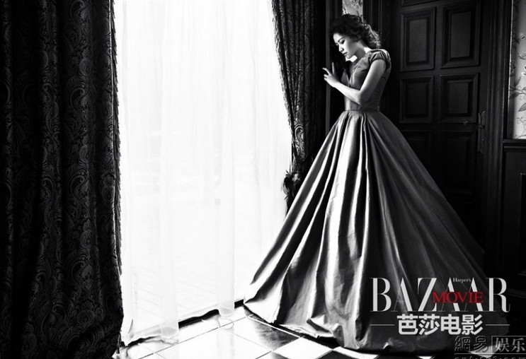 徐靜蕾亂世佳人寫真曝光深V裝秀事業(yè)線