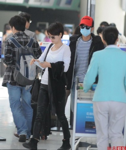 文章馬伊琍夫婦現(xiàn)身機(jī)場(chǎng)