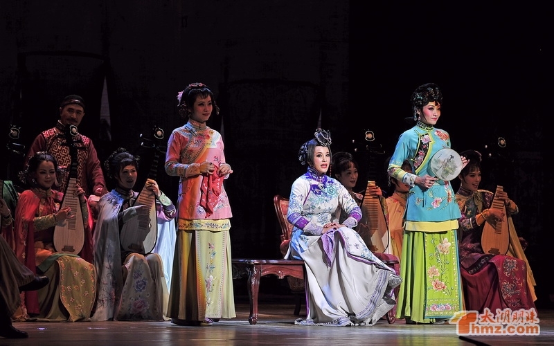 "風(fēng)華絕代"無錫首演劉曉慶風(fēng)采依舊