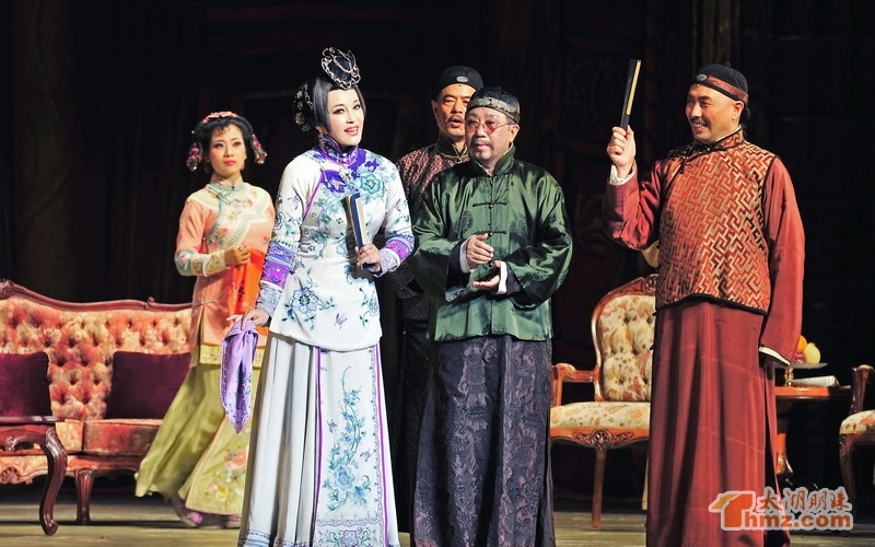 "風(fēng)華絕代"無錫首演劉曉慶風(fēng)采依舊