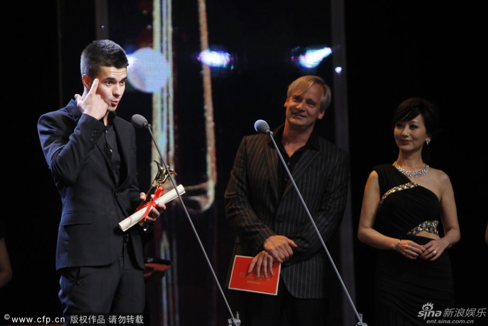 趙雅芝與克里斯-克勞斯頒獎(jiǎng)