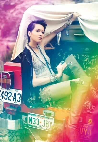 梁詠琪登ELLE雜志封面演繹摩登女性