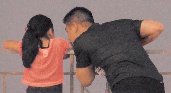 �Z�o��ǰ��Ů�����Ӱ