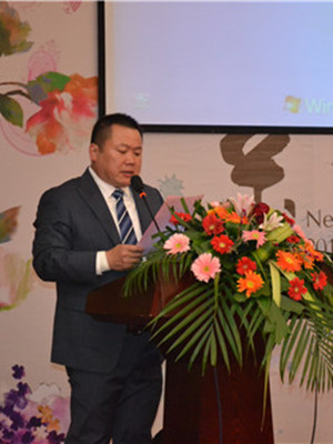 ʥ���R2014������Ʒ�l(f��)����(hu��)�A�M���_(k��i)