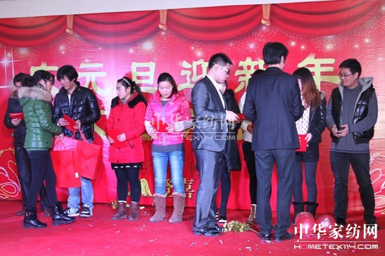 ��ϲ�B�Ҽ�Ԫ�����(hu��)�A�M���_