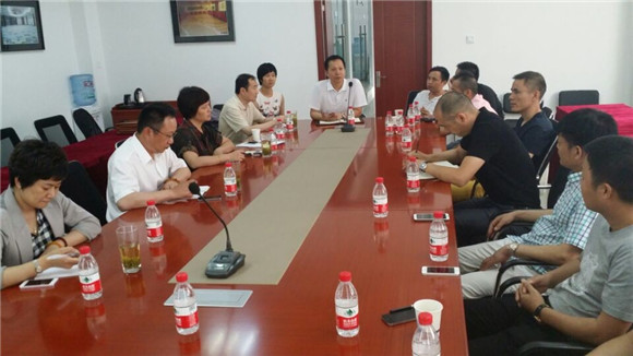 �Ҽ��f(xi��)���I(l��ng)��ǰ�����ˇ��H�������{(di��o)��