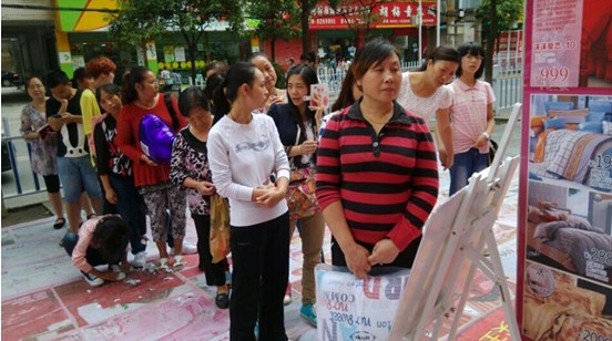 �W�ɼҼ��ϰ׵꣺���S��(l��i)������r(ji��)����?zhu��n)���ݟo(w��)�ڣ�