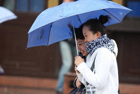 �W�ɼҼ����H�����L�����ˣ�˽��ӆ����ů˯�ߕr����