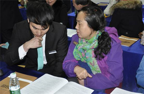 ʥ���R�Ҽ�2015�ж�ӭδ��(l��i)��Ʒ��(hu��)