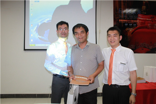 ʥ���R�Ҽ���Ʒ•ӭδ��(l��i)��2015��Ʒ�l(f��)����(hu��)����