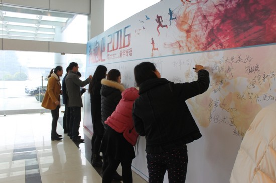 �ûʼ��F(tu��n)���R�´�������Z���(d��ng)�A�M��Ļ