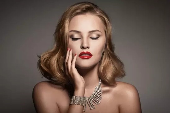 Ů�����@�ӟ��ɵ����z���D��zS+��Ů�����(l��i)��