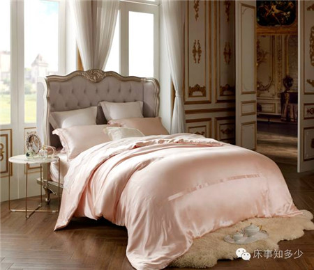 ����Ҽ���һ��ɫ���������ζ���ħ����