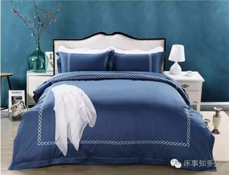 ����Ҽ���һ��ɫ���������ζ���ħ����