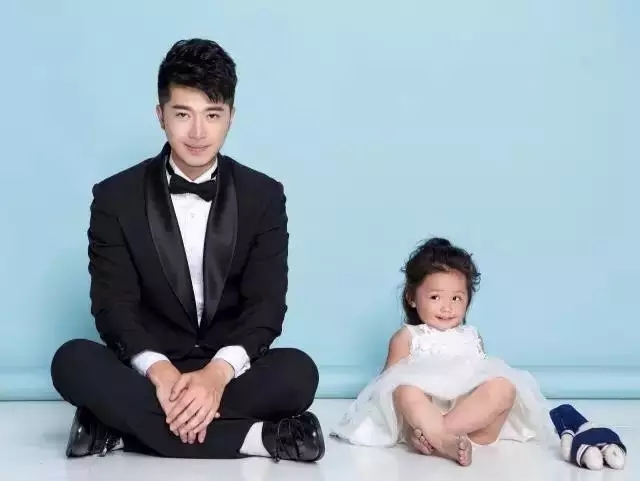 �r(sh��)���O(sh��)Ӌ(j��)���R��FASHIONSHOWCASE���z����(hu��)�ɞ麼�ݕr(sh��)��ƽ�_(t��i)