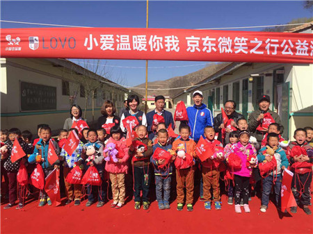 LOVO�Ҽ��y���|�Wُ�l(f��)��С�ۜ�ů�������ӣ�΢Ц֮��