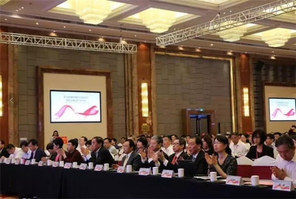 ����������r�пƼ��c�f(xi��)ͬ��(chu��ng)�¡���  �Ї��������b��I(y��)�һ�����ߺ��Ͻz�I֮·�a(ch��n)�I(y��)���ӕ��ϵ���