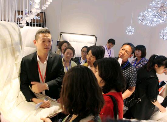 ���R���Ҽ�2017�ﶬ��Ʒ�l(f��)�����A�M��Ļ