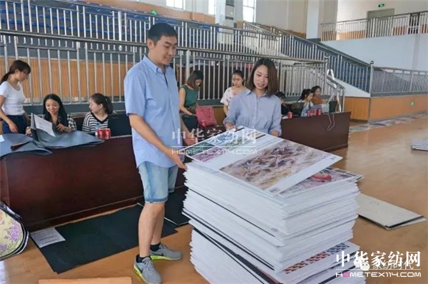 �ư���һ��ɫˇ�p�^�Į��������ں�������չ�_����