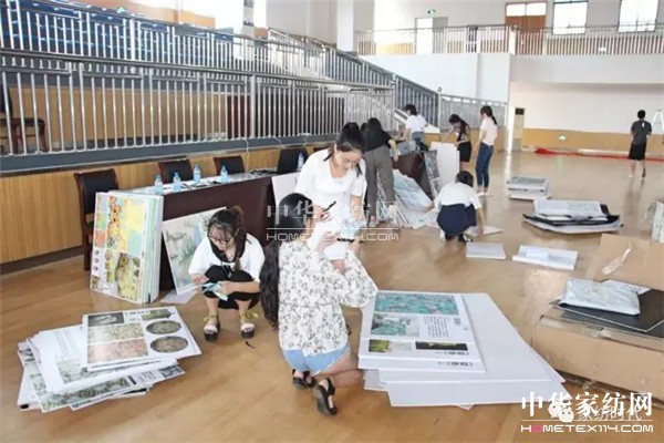 �ư���һ��ɫˇ�p�^�Į��������ں�������չ�_����