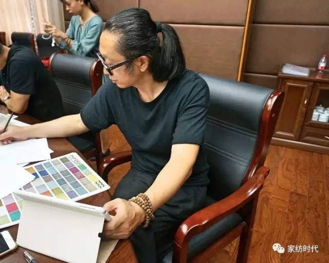 ��һ��(ch��ng)�O(sh��)Ӌ(j��)�L(f��ng)�����򺣌��������wܛ�b�O(sh��)Ӌ(j��)�M���\�������������_�u(p��ng)��