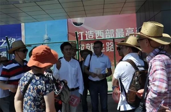 �ຼ�Ҽ�������һ��һ·�����M(j��n)�½�֮������˹վ