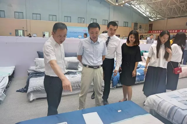 �Ҹ�������ζϯ����ͨ������������300���Ҽ��a(ch��n)Ʒ��Ů�����