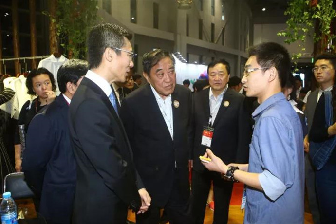 ���@�������(gu��)�L(f��ng)�����м�(li��n)���＾(li��n)չ���_Ļ